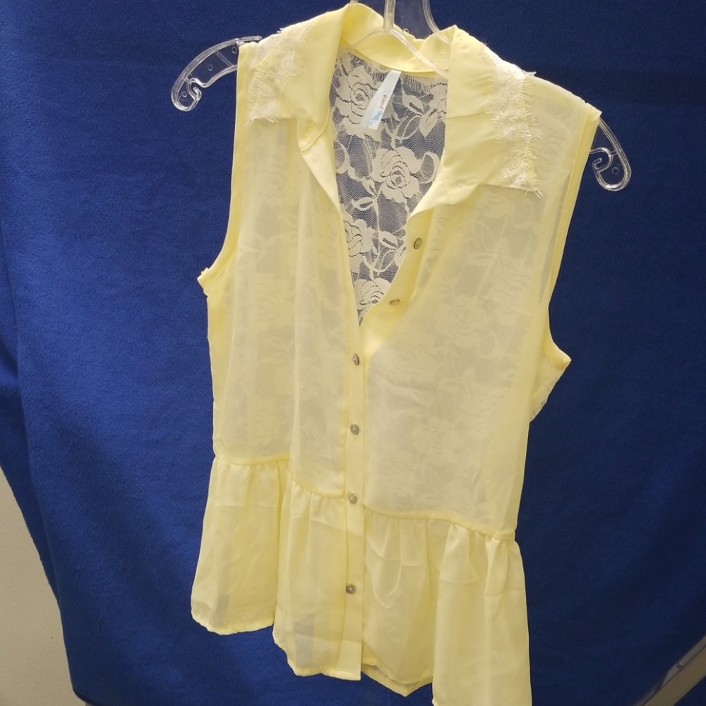 Short sleeved blouse